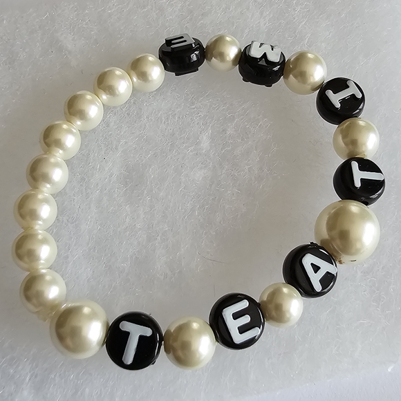 Handmade "Tea Time" bracelet beaded pearl pearlcore word gossip - Picture 8 of 13